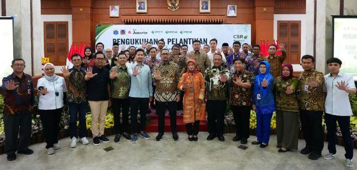 Wali Kota Jakarta Barat Iin Mutmainnah Pengukuhan dan pelantikan pengurus Forum Corporate Social Responsibility (CSR) Jakarta Barat, di Ruang Ali Sadikin, Kantor Wali Kota, Kamis (30/4/2026).