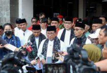 Gubernur DKI Jakarta Pramono Anung hadiri Halalbihalal bersama pimpinan wilayah Muhammadiyah DKI Jakarta Ahmad Abubakar di Gedung Dakwah Muhammadiyah DKI Jakarta, Senen, Jakarta Pusat, pada Sabtu (4/4/2026).