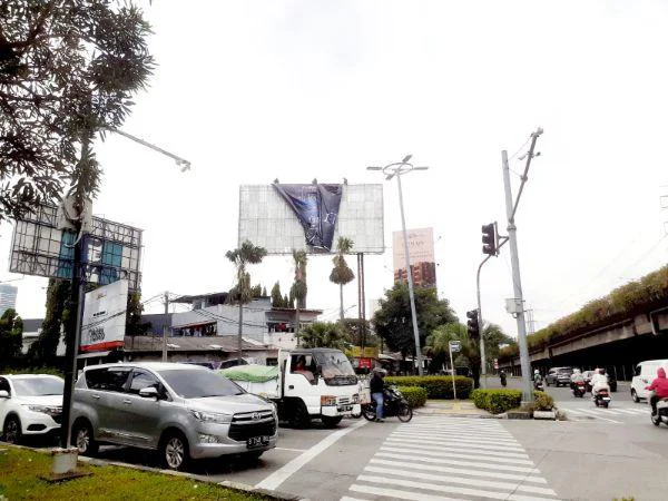 Pemprov DKI Respons Cepat Keluhan Warga, Iklan Film Horor Ditertibkan dari Ruang Publik, Adapun tiga titik yang telah ditindak berada di Jalan Puri Kembangan, Jalan Daan Mogot Km 11 (Jembatan Gantung), Kota Administrasi Jakarta Barat; dan Pos Polisi Perempatan Harmoni, Kota Administrasi Jakarta Pusat.
