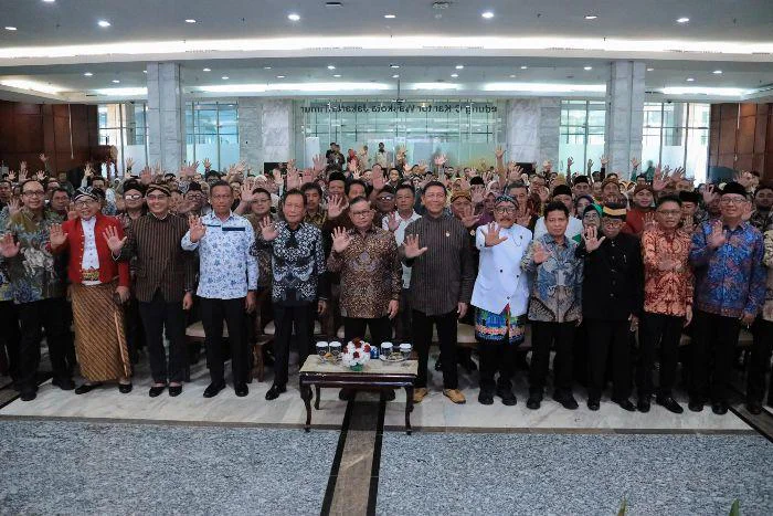 Gubernur DKI Jakarta Pramono Anung Hadiri Halalbihalal Paguyuban Jawa Timur 2026, di Kantor Wali Kota Jakarta Timur, pada Minggu (12/4/2026). Kegiatan bertema “Bersama dalam Kebersamaan, Harmonis Sepanjang Masa”