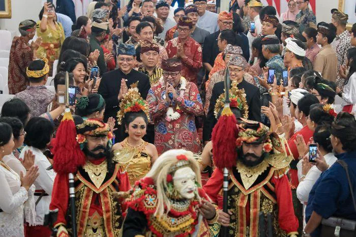Wagub Rano Karno menghadiri acara Dharma Santi Nyepi Tahun Baru Saka 1948/2026 di Balai Kota DKI Jakarta, pada Minggu (12/4/2026). Kegiatan bertema “Vasudhaiva Kutumbakam: DKI Jakarta Harmoni, Indonesia Maju”