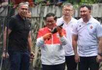 Operasi Penangkapan Ikan Sapu-Sapu, Gubernur DKI Jakarta, Pramono Anung, menghadiri kegiatan Operasi Penangkapan Ikan Sapu-Sapu di Jalan Janur Elok VI, Blok QD 9, RT 09, RW 06, Kelurahan Kelapa Gading Barat, Kelapa Gading, Jakarta Utara, pada Jumat (17/4/2026).
