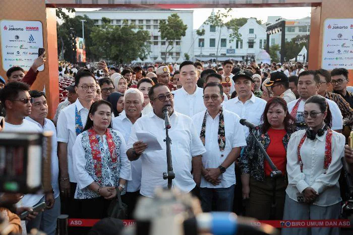 DKI Jakarta, Rano Karno, menghadiri acara Aktualisasi Nilai-Nilai Paskah Pemerintah Provinsi (Pemprov) DKI Jakarta Bersama Masyarakat Tahun 2026 yang dipusatkan di kawasan bersejarah Taman Fatahillah, Kawasan Kota Tua, Jakarta Barat, Sabtu (18/4/2026).