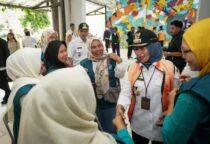 Pemkot Jakbar Gelar Workshop Pemilahan Sampah, Wali Kota Iin Mutmainnah di Rumah susun (Rusun) Angke, RW 11, Kecamatan Tambora, Jakarta Barat, Rabu (8/4/2026). 