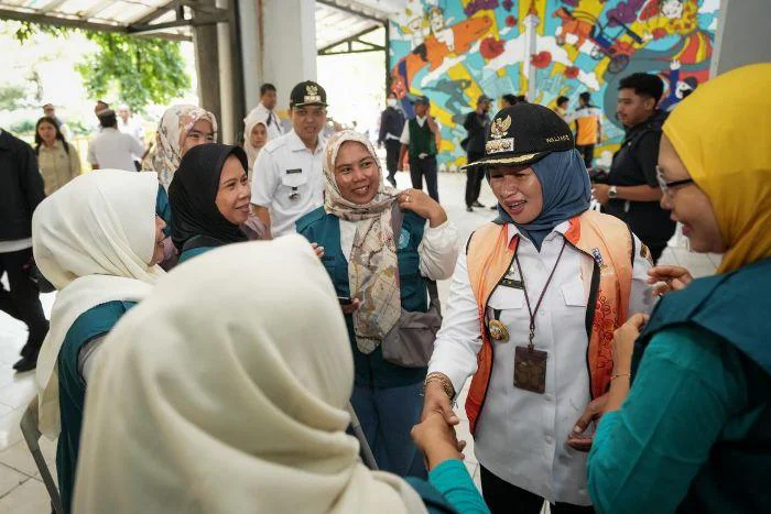 Pemkot Jakbar Gelar Workshop Pemilahan Sampah, Wali Kota Iin Mutmainnah di Rumah susun (Rusun) Angke, RW 11, Kecamatan Tambora, Jakarta Barat, Rabu (8/4/2026). 