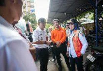 Wali Kota Jakarta Barat, Iin Mutmainnah bersama Kasudin LH Achmad Hariadi dan Camat Tambora, Pangestu Aji di Rusun Angke, Tambora.