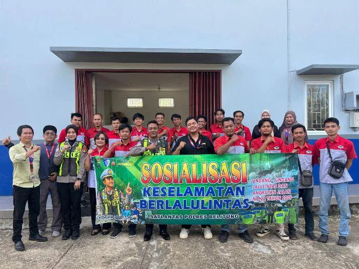Satlantas Polres Belitung personel Satlantas Polres Belitung unit Kamsel, yakni BRIPKA Dyka Anugrah, BRIGPOL Astrid Aulia, BRIPTU Moch Alfachrozy, dan BRIPDA Yeni Artha A. Sosialisasi Kamseltibcarlantas di JNE Tanjungpandan