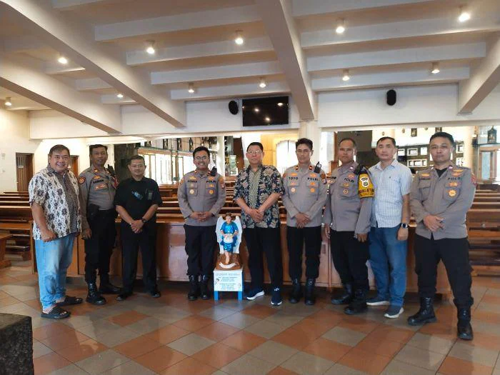 Pastikan Ibadah Paskah Aman, dipimpin oleh Kapolsek Kebon Jeruk Kompol Nur Aqsha Ferdianto, didampingi Wakapolsek Kompol Subartoyo Lakukan Assessment di Gereja Santo Andreas di Perumahan Green Garden, Kedoya Utara, Kebon Jeruk, Jakarta Barat, Rabu (1/4/2026).
