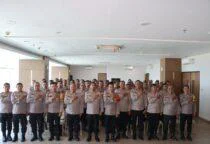 Kapolres Metro Jakarta Barat Kombes Pol Twedi Aditya Bennyahdi Beri Pengarahan dihadiri oleh Kasat Binmas Kompol Agung Nugroho, para Kanit Binmas Polsek jajaran, serta seluruh Bhabinkamtibmas.