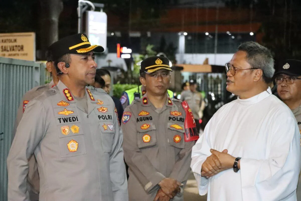 Kapolres Metro Jakarta Barat Kombes Pol Twedi Aditya Bennyahdi, Pastikan Perayaan Paskah Aman dan Khidmat di 33 Gereja diterjunkan 147 personel Polri di wilayah hukum Polres Metro Jakarta Barat