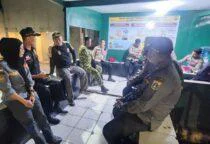 Babinsa Koramil 02/Matraman bersama Unsur Komduk melaksanakan kegiatan patroli dan siskamling keliling untuk menciptakan situasi wilayah yang aman dan kondusif. Sabtu (04/04/26).