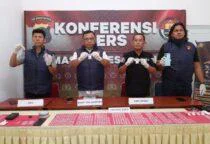 Kasat Resnarkoba Polres Belitung, AKP Martuani Manik, S.H., dalam rilis pers di ruang press release humas Polres Belitung. Barang Bukti, ungkap Peredaran Gelap Narkotika Jenis Sabu,
