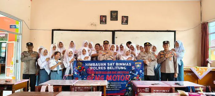 Polres Belitung Gelar Sosialisasi dan Edukasi Anti Geng Motor di SMKN 3 Tanjungpandan, dipimpin langsung oleh Kasat Binmas Polres Belitung, Iptu Riski Irpansyah, bersama personel Sat Binmas.
