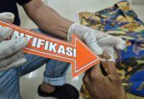 Mayat Pria Diduga Tersengat Listrik, Tim Identifikasi Satreskrim Polres Belitung langsung mendatangi lokasi untuk melakukan olah tempat kejadian perkara (TKP), yang dipimpin oleh Bripka Yogie Ramadhan.