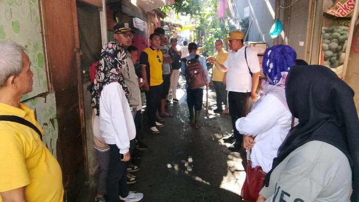 Humanis dan Guyub, Bhabinkamtibmas Kelurahan Maphar, Briptu Khoirul, bersama unsur 3 Pilar, PPSU, serta warga setempat bahu-membahu melaksanakan kerja bakti membersihkan lingkungan, termasuk saluran air dan gorong-gorong.