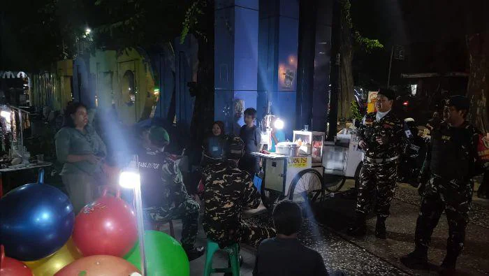 Koramil 01/Tgr Bersama Komduk menggelar patroli dan siskamling keliling di wilayah Kecamatan Tangerang, Kota Tangerang, Kamis malam (16/04/2026).