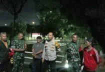 Patroli/Siskamling Babinsa Koramil 06/Cakung, bersama unsur tiga pilar dan masyarakat menggelar kegiatan patroli dan siskamling keliling di wilayah Kelurahan Ujung Menteng Kecamatan Cakung Jakarta Timur, Kamis (16/04/2026). 