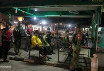 Patroli Koramil 07/Cipayung Bersama Komduk, di Pos Pengamanan Pondok Pesantren Minhaajurosyidiin, RT 009 RW 003 Kelurahan Lubang Buaya Kecamatan Cipayung, Jumat(17/4/2026).