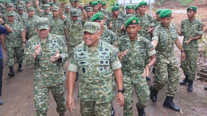 Wakasad Letjen TNI Muhammad Saleh Mustafa didampingi oleh Pangdam Jaya/Jayakarta Letjen TNI Deddy Suryadi, S.I.P., M.Si., Danrem 052/Wijayakrama Brigjen TNI Faizal Rizal, S.I.P., meninjau langsung pembangunan Batalyon Teritorial Pembangunan (Yon TP) 942/Arya Wangsakara di Tangerang