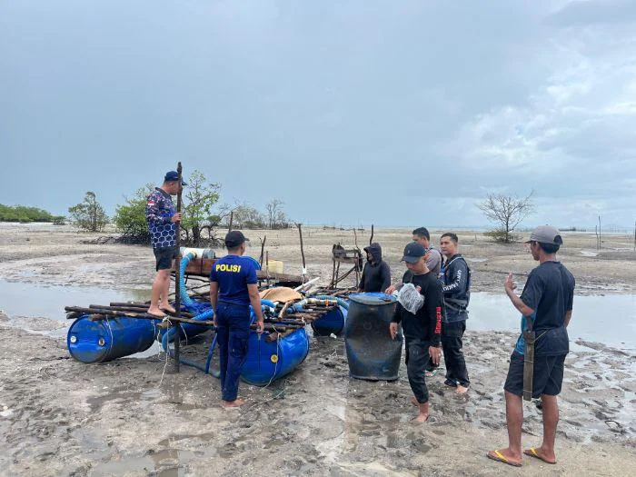 Tertibkan Aktivitas Tambang Timah Ilegal di Perairan Dusun Ulim, Kapolres Belitung, AKBP Sarwo Edi Wibowo, S.I.K., menegaskan bahwa pihaknya akan terus melakukan langkah tegas terhadap aktivitas pertambangan ilegal di wilayah hukum Polres Belitung.