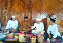 Gubernur Banten Andra Soni kembali menunjukkan kedekatannya dengan kalangan ulama, menghadiri acara Haul ke-22 Abuya Bustomi Cisantri di Pondok Pesantren (Ponpes) Al-Hidayah Cisantri, Pandeglang, Banten, 