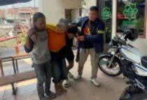 Polsek Tambora Tambora Bantu Seorang sopir bajaj bernama Ahmad Rifai (64), mendadak pingsan saat berada di atas kendaraannya di Jalan Layang Jembatan Lima, Jumat (24/4/2026) sekitar pukul 12.39 WIB.