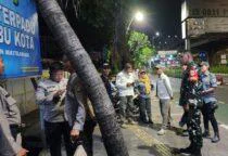 Cegah Gangguan Kamtibmas, Babinsa Koramil 02/Matraman bersama unsur Komduk melaksanakan kegiatan patroli/siskamling keliling di wilayah Kecamatan Matraman Jakarta Timur,
