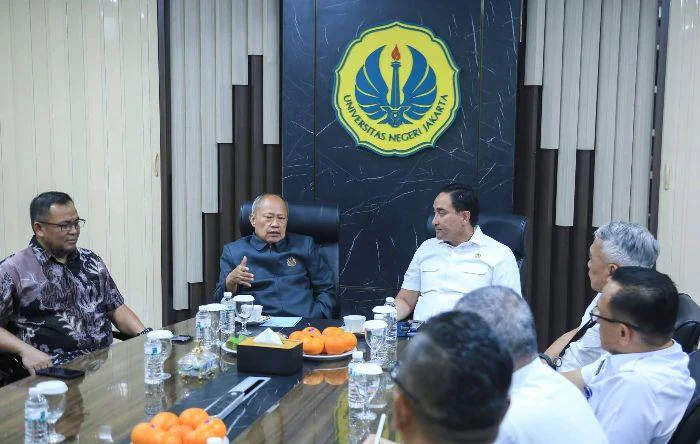Kepala BNN RI Suyudi Ario Seto melakukan audiensi dengan pimpinan Universitas Negeri Jakarta (UNJ) Prof. Dr. Komarudin, Rabu (1/4/2026) untuk memperkuat program Pencegahan dan Pemberantasan Penyalahgunaan dan Peredaran Gelap Narkotika (P4GN) di lingkungan pendidikan