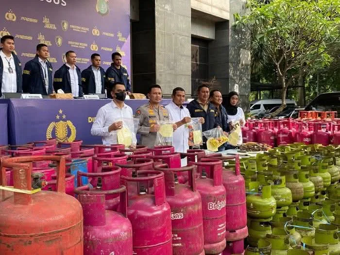 Ditreskrimsus Polda Metro Jaya amankan 11 orang tersangka dan menyita sedikitnya 1.259 tabung gas berbagai ukuran sebagai barang bukti.