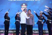 Kapolri Jenderal Listyo Sigit Prabowo Tegaskan Komitmen Perkuat Pertahanan Siber Nasional, saat menerima penghargaan bergengsi Adhi Bhakti Senapati, dari Badan Siber dan Sandi Negara (BSSN) pada Hari Rabu (06/05/2026).