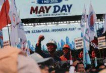 May Day 2026: Kemeriahan di Monas dan 5 Wilayah Jakarta, Pemprov DKI Jakarta juga menggelar sejumlah kegiatan dalam rangka May Day 2026, antara lain lomba cerdas cermat hubungan industrial antarfederasi serikat pekerja/serikat buruh, senam sehat bersama dan pemeriksaan kesehatan gratis, donor darah, pembagian sembako gratis, serta santunan anak yatim bagi anak pekerja/buruh.