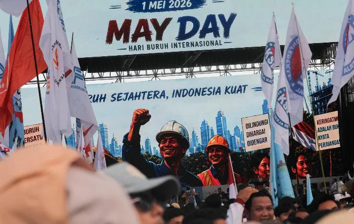 May Day 2026: Kemeriahan di Monas dan 5 Wilayah Jakarta, Pemprov DKI Jakarta juga menggelar sejumlah kegiatan dalam rangka May Day 2026, antara lain lomba cerdas cermat hubungan industrial antarfederasi serikat pekerja/serikat buruh, senam sehat bersama dan pemeriksaan kesehatan gratis, donor darah, pembagian sembako gratis, serta santunan anak yatim bagi anak pekerja/buruh.