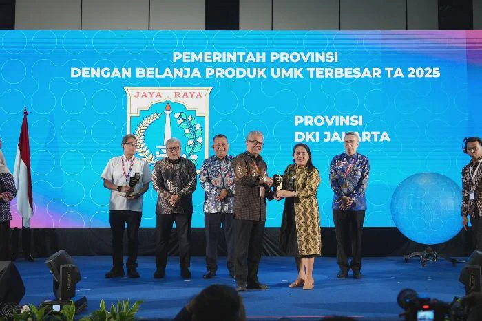 Transaksi UMK Tertinggi, Pemprov DKI Raih Penghargaan di Inabuyer B2B2G Expo 2026, Penghargaan diterima langsung oleh Kepala Dinas Perindustrian, Perdagangan, Koperasi, Usaha Kecil dan Menengah (PPKUKM) Provinsi DKI Jakarta, Elisabeth Ratu Rante Allo, mewakili Gubernur DKI Jakarta, di Gedung Smesco Indonesia, Jakarta Selatan, pada Selasa (5/5/2026).