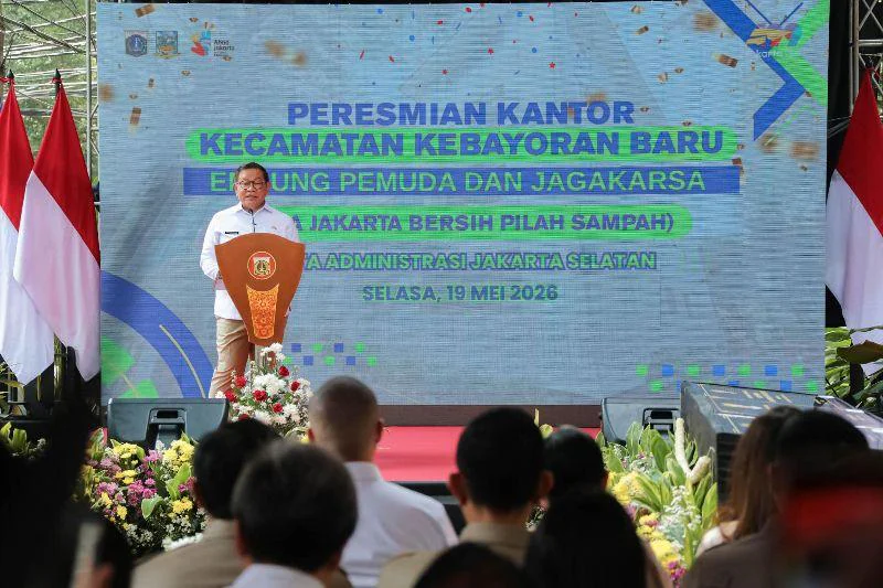 Gubernur DKI Jakarta Pramono Anung Resmikan Kantor Kecamatan Kebayoran Baru, Embung Pemuda I, dan Embung Jagakarsa di Jakarta Selatan, Selasa (19/5/2026).