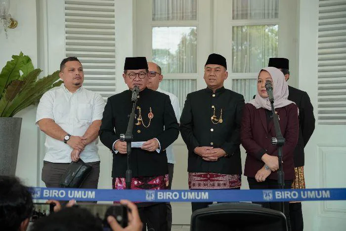 Lantik 884 Pejabat, Gubernur DKI Jakarta Pramono: Kebutuhan Dasar Warga Prioritas Utama, Pelantikan di Balai Kota Jakarta itu menjadi bagian dari penguatan birokrasi dan tata kelola pemerintahan melalui sistem merit yang adil, transparan, dan akuntabel.