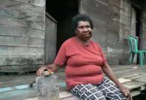 Merasa Dijebak dan Diperdaya, Tokoh Adat Papua Yasinta Moiwend Minta Film 'Pesta Babi' Dihentikan, bahwa tidak pernah ada penjelasan, permintaan resmi, ataupun kesepakatan apa pun terkait keterlibatannya dalam film tersebut.