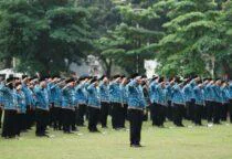 Peringkatan Harkitnas ke-118, Wakil Wali Kota Jakarta Barat Yuli Hartono memimpin langsung jalannya prosesi pengibaran bendera Merah Putih di halaman Kantor Wali Kota Jakarta Barat, Rabu (20/5/2026).