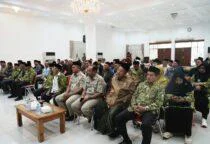 DMI Jakarta Barat, Ketua DMI Provinsi DKI Jakarta, KH Ma’mun Al-Ayyubi, Sekretaris Kota (Sekko) Jakarta Barat, Firmanuddin Ibrahim didampingi Wakil Camat Gropet, RM Pradana Putra, Lurah Grogol Ady Saputro, di Aula Serba Guna Masjid Agung Al-Muchlisin, Grogol Petamburan, Selasa (5/5/2026).