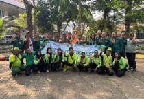 Jumat Menanam, Kepala Sudis Tamhut Jakarta Barat, Dirja Kusuma, bersama Dinas Tamhut Grogol Petamburan, Lurah Jelambar dan Pasukan hijau Gropet Jakbar menanam pohon di Taman Pasir, RW 02 Kelurahan Jelambar, Kecamatan Grogol Petamburan.