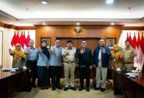 Pemkot Jakarta Barat, Wakil Wali Kota Jakarta Barat, Yuli Hartono menerima audiensi Kemenkumham Daerah Khusus Jakarta di Ruang Rapat Wali Kota.