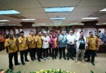 Wali Kota Jakarta Barat Iin Mutmainnah hadir dalam acara diskusi publik bertajuk 'Transportasi dan Jalan dalam Menuju Akselerasi Ekonomi di Kota Jakarta Barat'  digelar FPPJ di Ruang Wijaya Kusuma Kantor Wali Kota Jakarta Barat, Kamis (7/5/2026). 