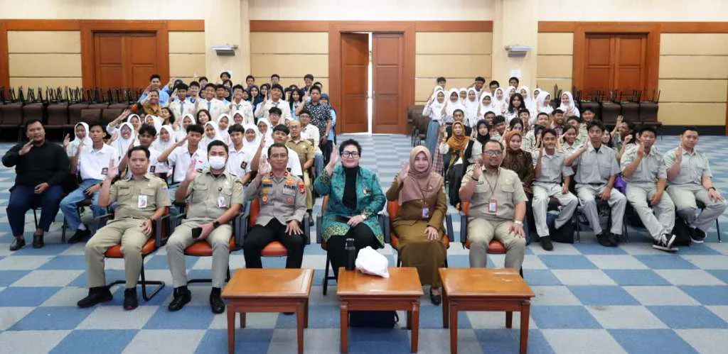 Hadapi Arus Digital, 200 Pelajar SMA/SMK Jakarta Barat bawah naungan Sudis Pendidikan Wilayah II Jakarta Barat mengikuti kegiatan peningkatan pemahaman ideologi bangsa. Acara ini diselenggarakan di Ruang MH Thamrin, Gedung B Kantor Wali Kota Administrasi Jakarta Barat, pada Selasa (19/5/2026).