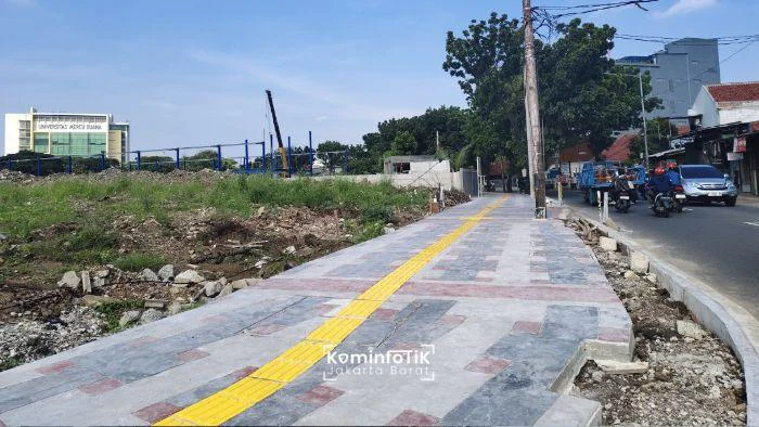 Dinas BM DKI Jakarta bersama Suku Dinas Bina Marga Jakarta Barat, telah merencanakan pembangunan trotoar pada sejumlah ruas jalan pada tahun 2026. Sejumlah ruas jalan tersebut adalah Jalan S Parman, Jalan Roa Malaka Selatan, Jalan Palmerah Barat dan Jalan Meruya Ilir.