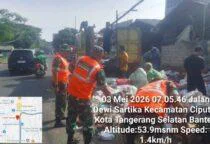 Sinergi TNI dan Warga, Satgas Pimpin Aksi Bersih Lingkungan, tim Satgas Sampah Koramil 05/Ciputat, Kodim 0506/Tangerang yang di pimpin Pelda Satria menunjukkan kepedulian nyata di lapangan.
