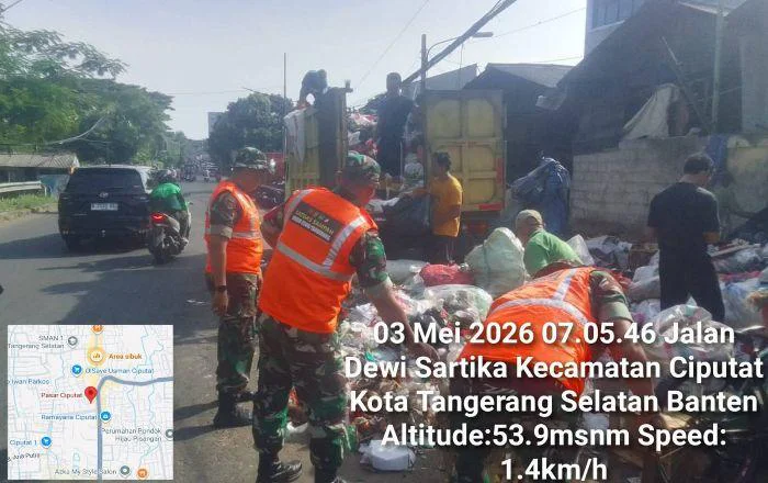 Sinergi TNI dan Warga, Satgas Pimpin Aksi Bersih Lingkungan, tim Satgas Sampah Koramil 05/Ciputat, Kodim 0506/Tangerang yang di pimpin Pelda Satria menunjukkan kepedulian nyata di lapangan.