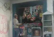 Polsek Kalideres Ringkus Dua Pengedar Obat Keras Ilegal, kios berkedok warung kelontong/sembako di depan pintu perlintasan kereta api, Jalan Gagak, RT 07 RW 08, Kelurahan Semanan, Kecamatan Kalideres, berhasil digerebek pada Sabtu (2/5/2026),