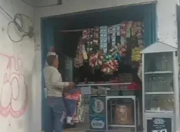 Polsek Kalideres Ringkus Dua Pengedar Obat Keras Ilegal, kios berkedok warung kelontong/sembako di depan pintu perlintasan kereta api, Jalan Gagak, RT 07 RW 08, Kelurahan Semanan, Kecamatan Kalideres, berhasil digerebek pada Sabtu (2/5/2026),