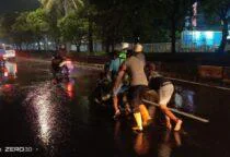 Genangan Air di Daan Mogot, Sigap Atur Lalu Lintas Personel Polsek Cengkareng Beri Pelayanan Pengguna Jalan rawan genangan, yakni di Jalan Daan Mogot kawasan Taman Kota dan Jalan Daan Mogot Pintu Air KM 13.