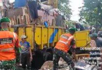 Instruksi Danrem 052/Wkr, Satgas Sampah, Kodim 0506/Tgr melalui jajaran Koramil 04/Ciledug melaksanakan aksi kerja bakti (Korve) di Jalan Raden Fatah Kelirahan Sudimara Barat