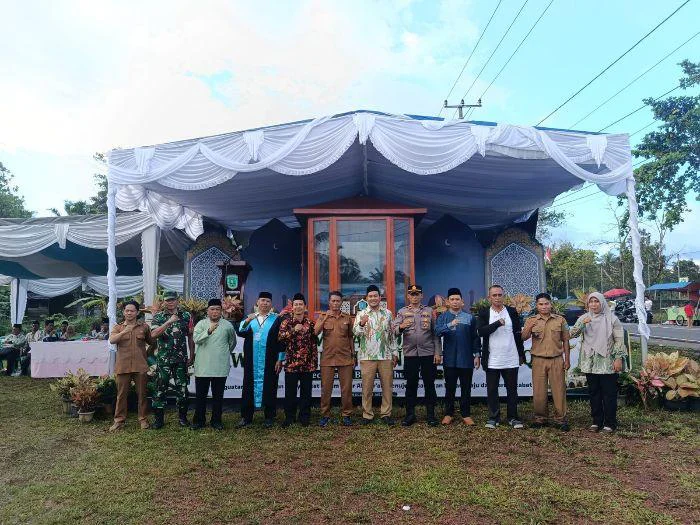 Kapolsek Badau Iptu Selamet Junaidi, bersama anggota Hadir di Tengah Masyarakat, Pembukaan MTQH tingkat Kecamatan Badau tahun 2026 yang berlangsung di Desa Cerucuk, Rabu (06/05/2026).
